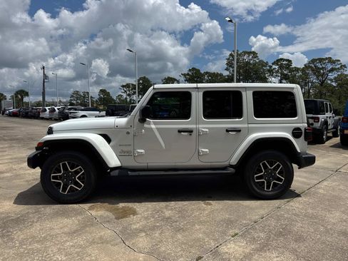 Certified 2024 Jeep Wrangler Unlimited Sahara AWD/4WD image 6