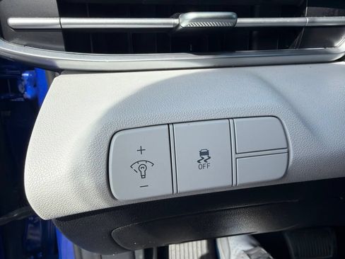 Used 2025 Hyundai Elantra Limited FWD image 13