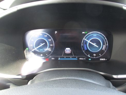 Used 2023 Hyundai Santa Fe Limited AWD/4WD image 16