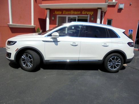 Used 2019 Lincoln Nautilus Select AWD/4WD image 5