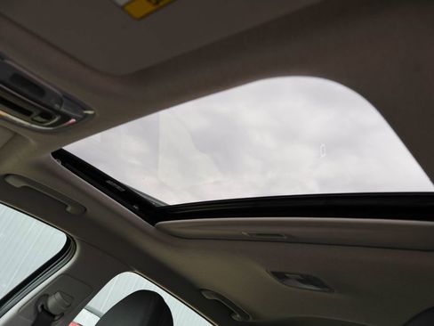 Used 2025 Hyundai Elantra Limited FWD image 11