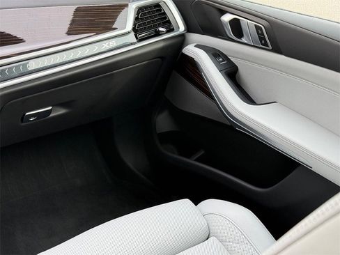 Used 2025 BMW X5 xDrive50e w/ Executive Package image 11