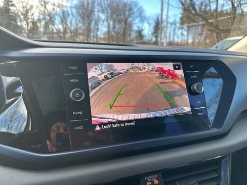 Certified 2022 Volkswagen Taos SE image 10