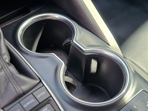 Used 2018 Toyota Camry XLE image 40