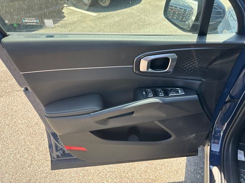 Certified 2025 Kia Sorento S w/ Panoramic Sunroof Package FWD image 10