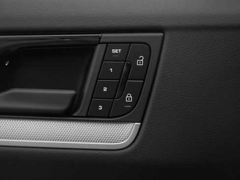 Used 2025 Porsche Cayenne image 24