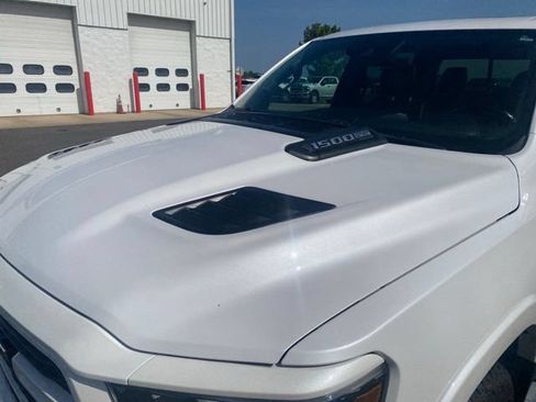 Used 2022 RAM 1500 Laramie AWD/4WD image 11
