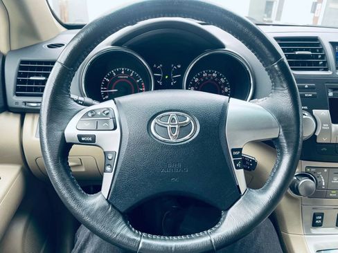 Used 2012 Toyota Highlander SE image 22