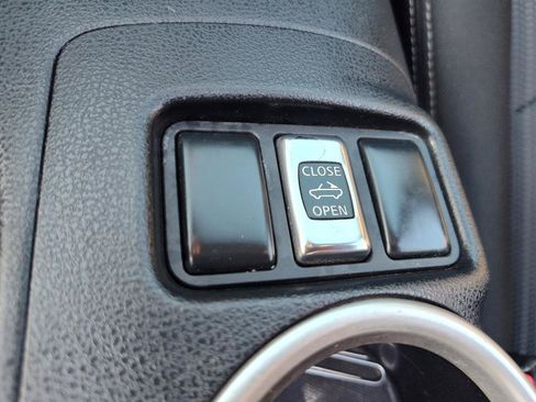 Used 2015 Nissan 370Z Roadster RWD image 27