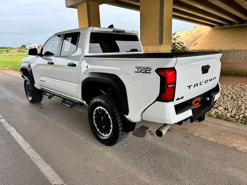 Used 2024 Toyota Tacoma TRD Off-Road AWD/4WD image 5