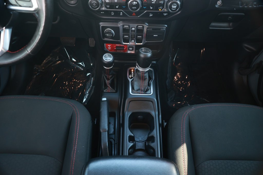 Used 2019 Jeep Wrangler Unlimited Rubicon w/ Cold Weather Group AWD/4WD image 32