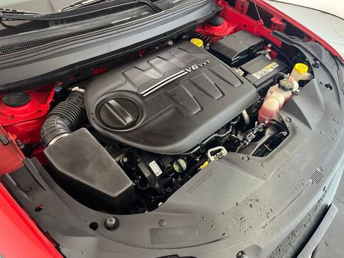 Used 2019 Jeep Cherokee Trailhawk AWD/4WD image 12