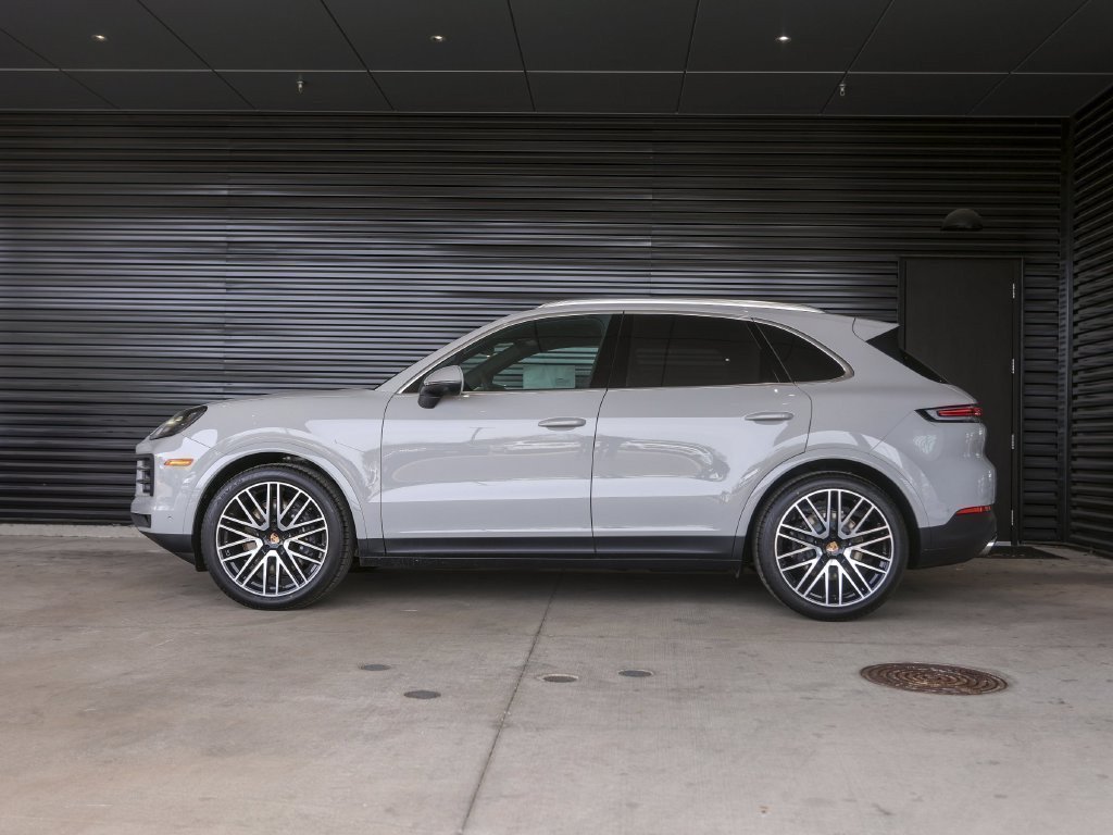 Certified 2026 Porsche Cayenne AWD/4WD image 2