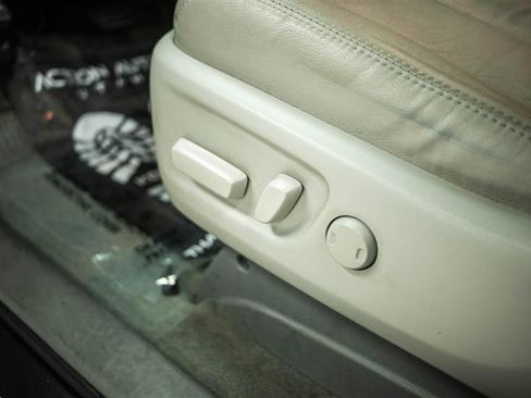 Used 2012 Toyota Sienna XLE image 16