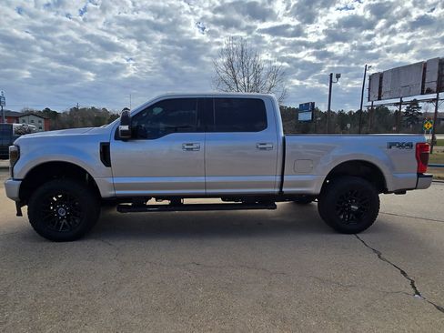 Used 2022 Ford F250 Lariat w/ Black Appearance Package image 2