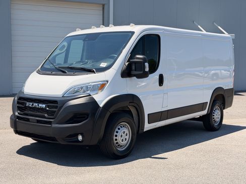 Used 2025 RAM ProMaster 2500 w/ Convenience Group FWD image 7