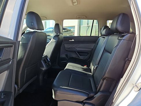 Certified 2022 Volkswagen Atlas SE image 9