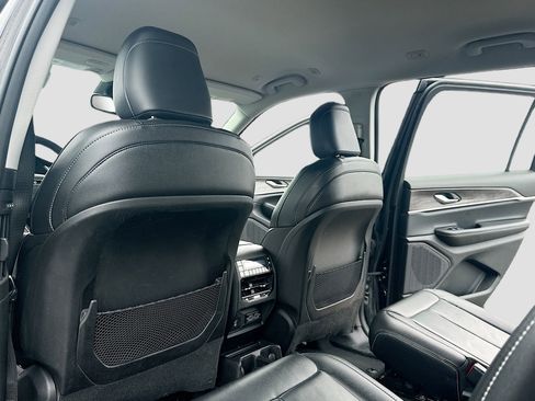 Used 2023 Jeep Grand Cherokee L Limited image 6