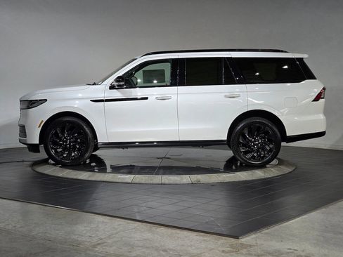 New 2025 Lincoln Navigator Reserve w/ Jet Appearance Package image 5