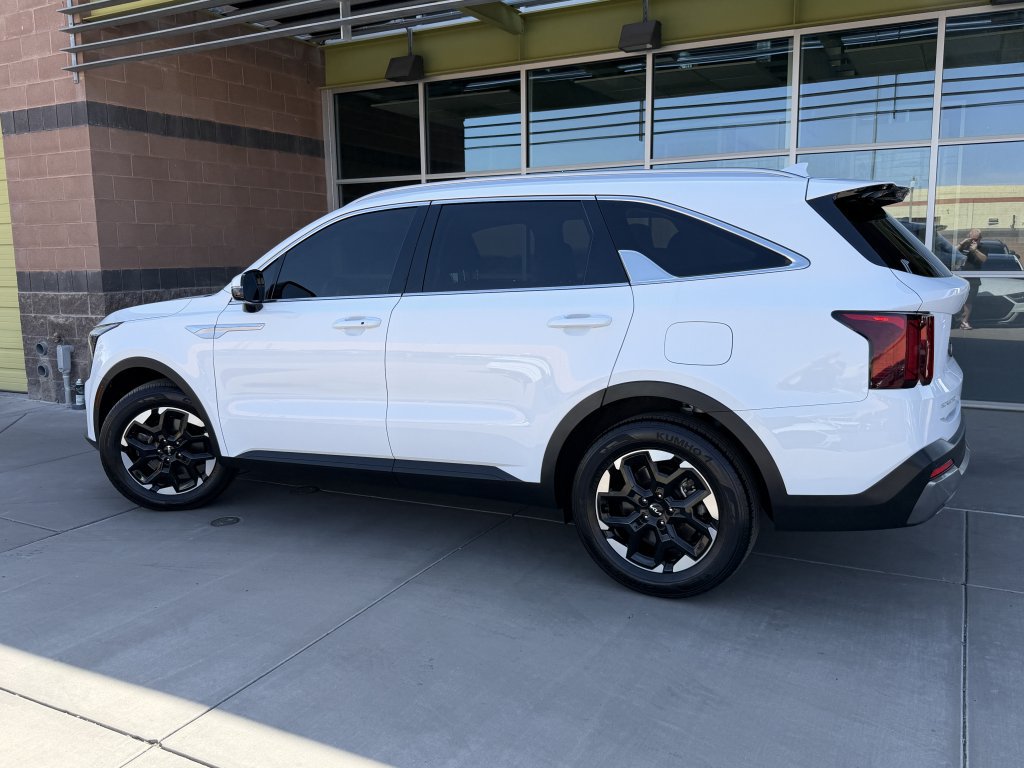 Used 2025 Kia Sorento S FWD image 5