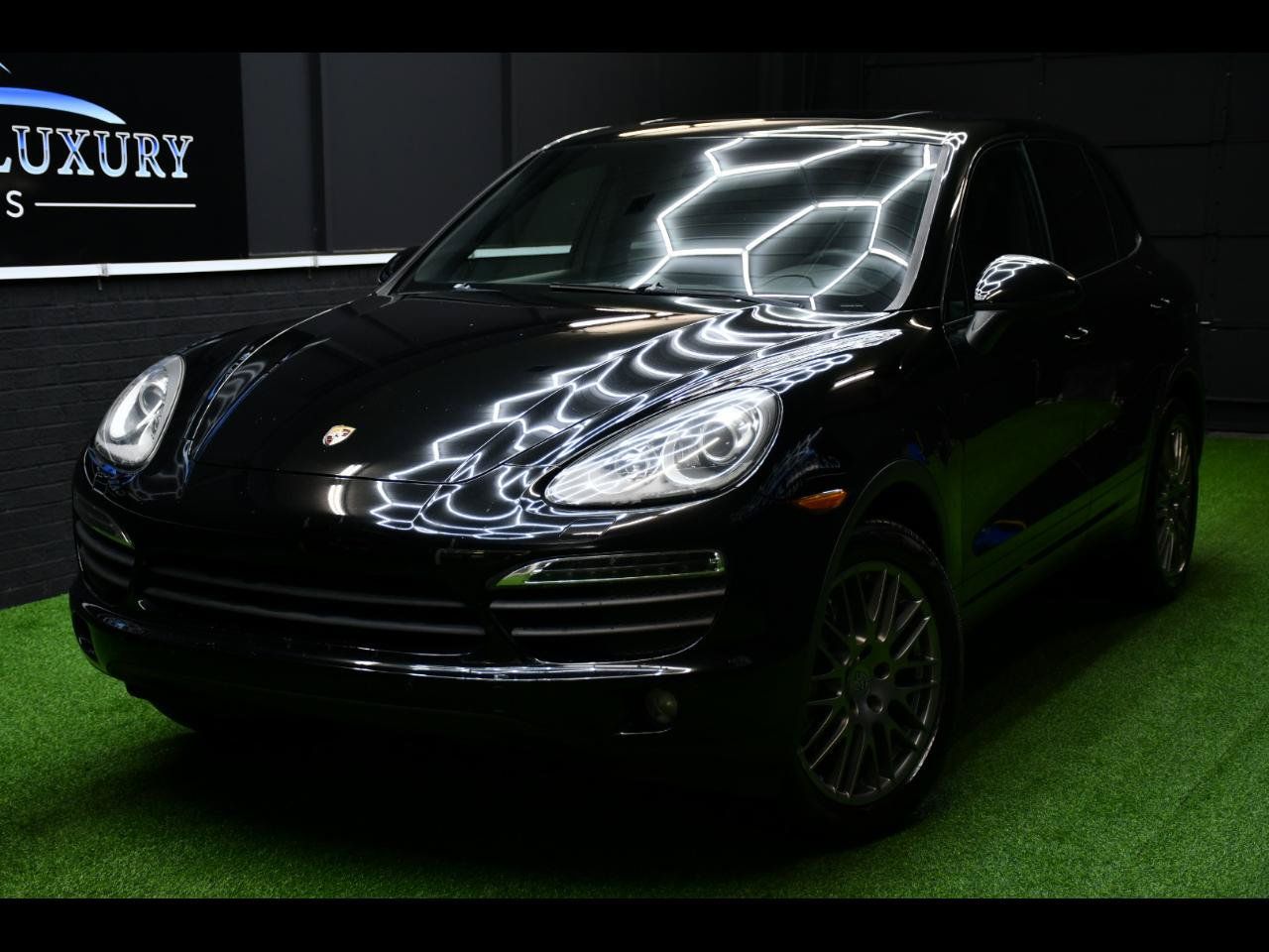 Used 2014 Porsche Cayenne S w/ Comfort Plus Package AWD/4WD image 1