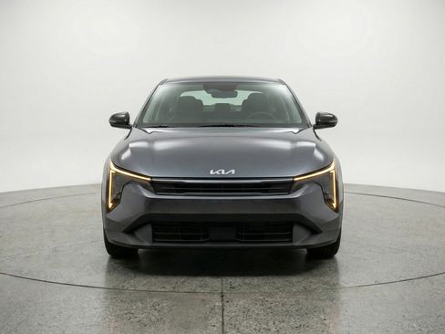 Used 2025 Kia K4 LXS image 2