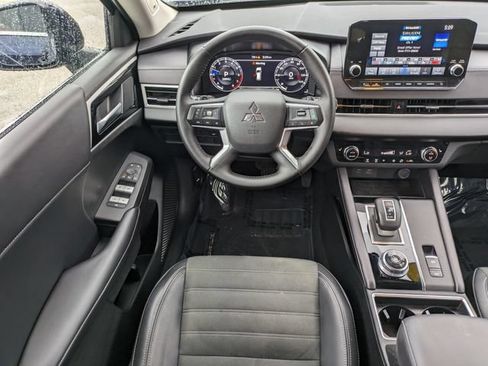 Used 2023 Mitsubishi Outlander SE FWD image 16