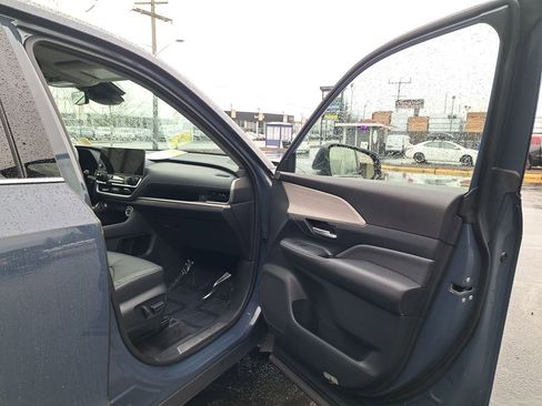 Used 2024 Toyota Grand Highlander XLE image 16