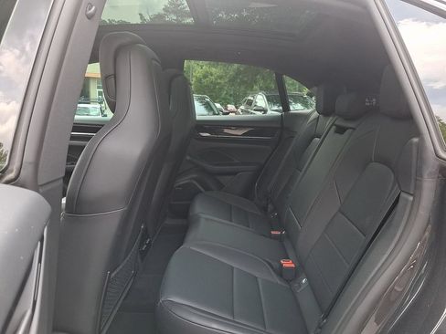 Used 2025 Porsche Macan Electric RWD image 10