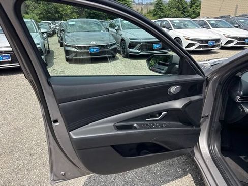 Used 2023 Hyundai Elantra SEL FWD image 35