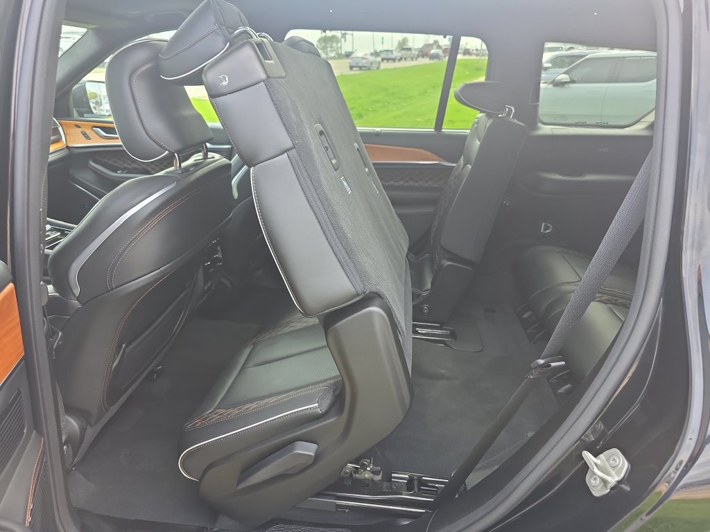 Used 2024 Jeep Grand Cherokee L Summit AWD/4WD image 45