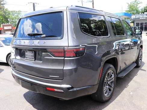 Used 2024 Jeep Wagoneer Series II w/ Flexible Seating Group AWD/4WD image 5