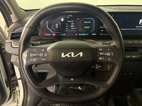 Used 2024 Kia EV9 Light RWD image 19