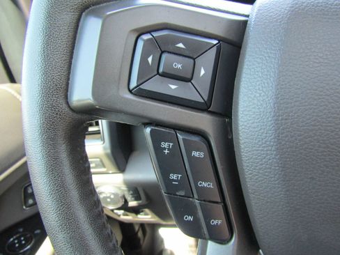 Used 2019 Ford Expedition Max XLT w/ Equipment Group 202A AWD/4WD image 39