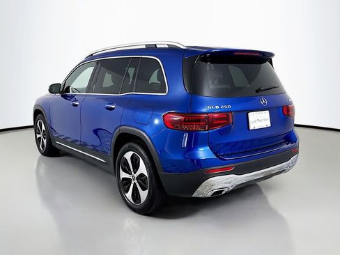 Used 2025 Mercedes-Benz GLB 250 4MATIC image 3