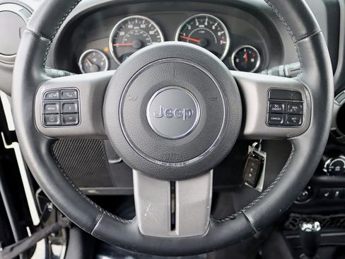 Used 2013 Jeep Wrangler Unlimited Sahara image 19