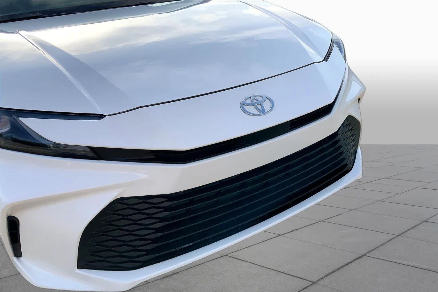 Used 2025 Toyota Camry LE FWD image 29