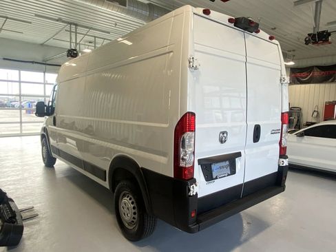 Used 2025 RAM ProMaster 2500 w/ Convenience Group FWD image 5