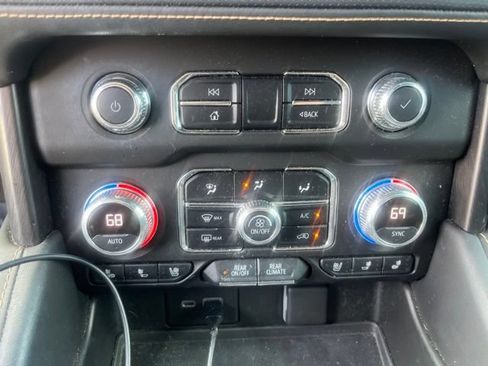 Used 2022 GMC Yukon XL AT4 AWD/4WD image 12