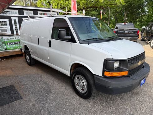 Used 2014 Chevrolet Express 2500 RWD image 3