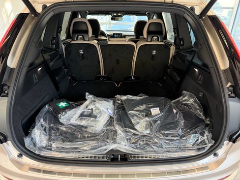 New 2026 Volvo XC90 B5 Plus w/ Protection Package Premier image 32