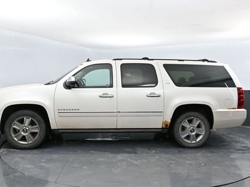 Used 2010 Chevrolet Suburban LTZ image 9
