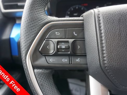 Certified 2025 Toyota Tacoma TRD Off-Road AWD/4WD image 4