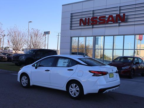 Used 2025 Nissan Versa S w/ Trunk Package image 4