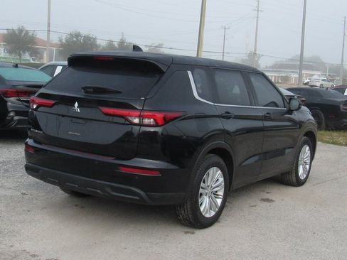 Used 2022 Mitsubishi Outlander ES image 3