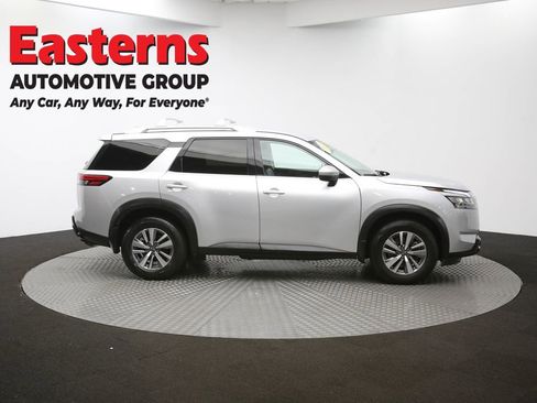 Used 2023 Nissan Pathfinder SL image 44
