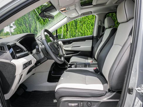 Certified 2026 Honda Odyssey Elite image 16