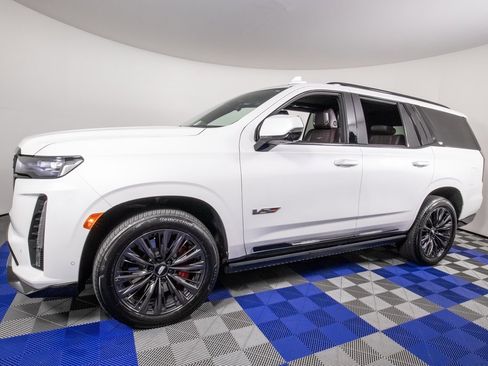 Used 2023 Cadillac Escalade V w/ LPO, ONYX Package image 1