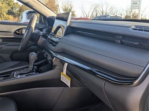 New 2026 Jeep Compass Latitude image 34