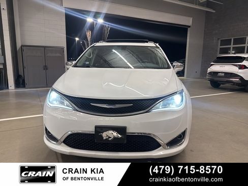 Used 2019 Chrysler Pacifica Limited image 8